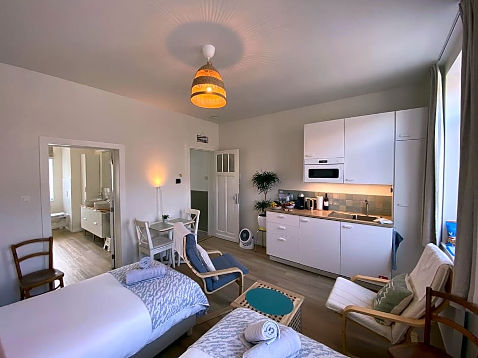 LOGIES-M Comfort Studios Inc Bikes B&B