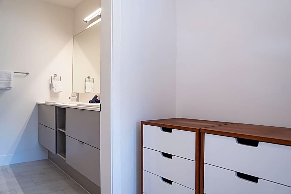 Drop in Condo by Revelstoke Vacations