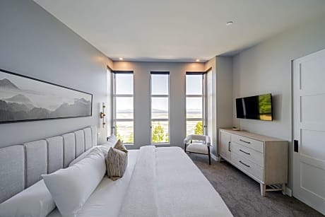 Sunrise Ridge Waterfront Resort