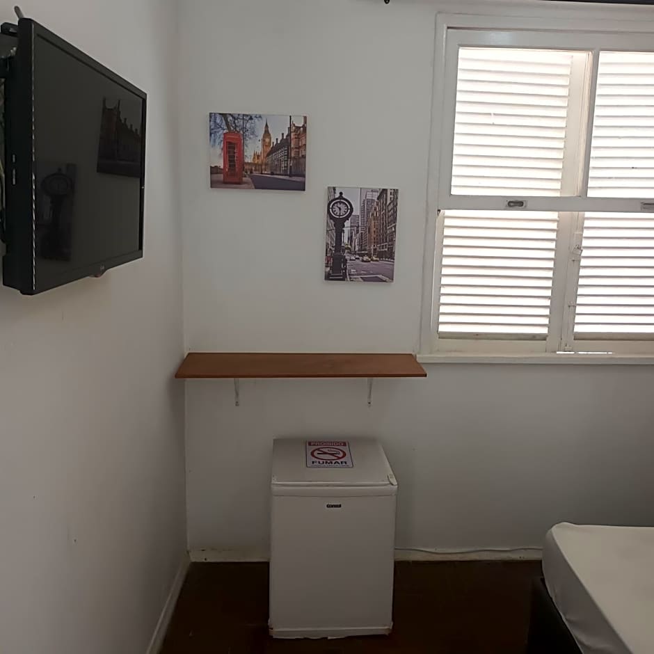 Pousada Marduk Banheiro privativo em todas as suites excelente localização tudo básico local ideal para hóspedes que não são exigentes "Não reembolsável"