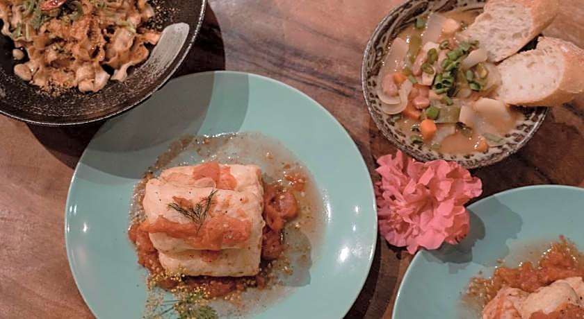 Dulan The Travel Bug Bistro Inn