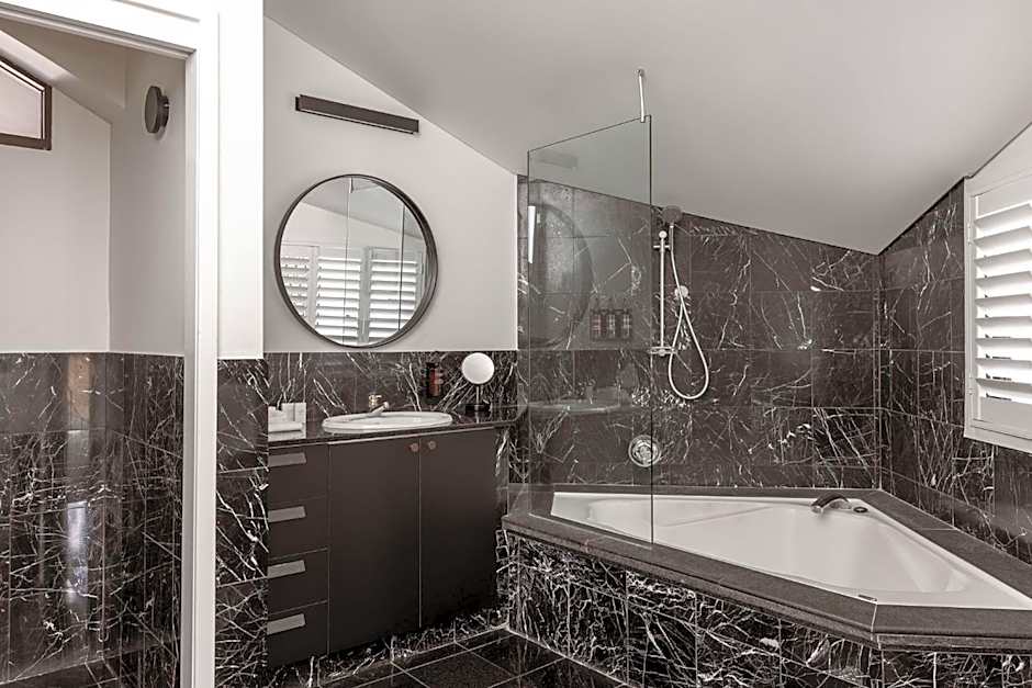 Waves Hotel Byron Bay