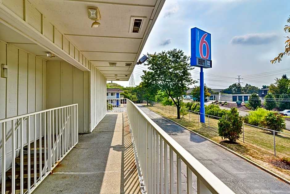 Motel 6 Pittsburgh - Crafton