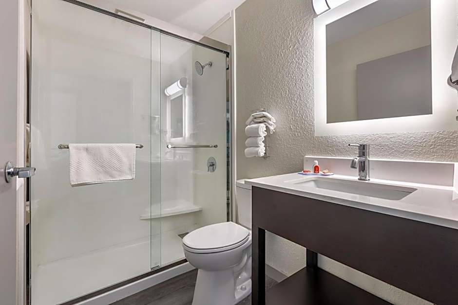 Greenville Pelham Inn by IHG