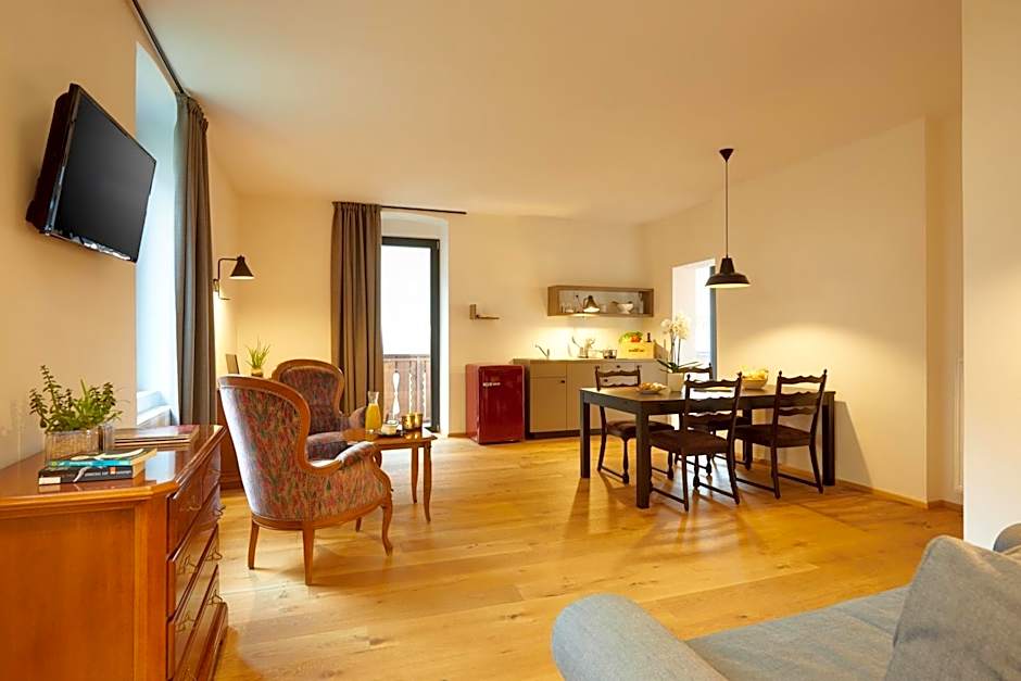 Historic Guesthouse BIRCHER B&B Apartments near Sterzing