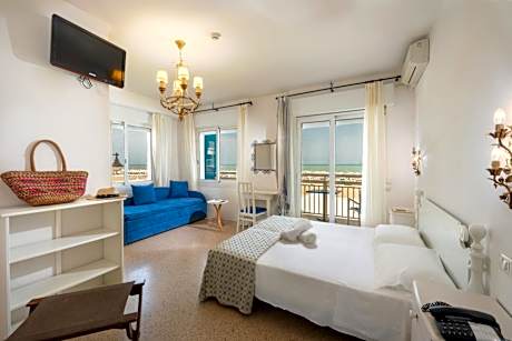 Deluxe Double Room with Balcony and Sea View