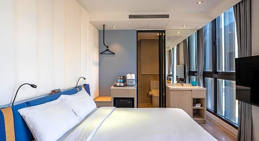 Explore Hotel