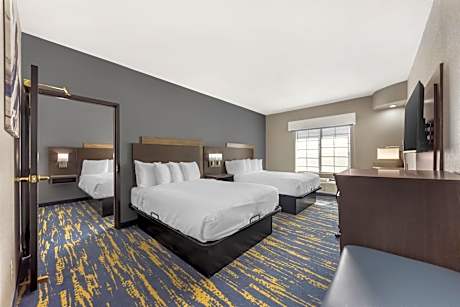 Suite with Three Queen beds