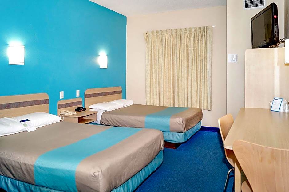 Motel 6 Peterborough