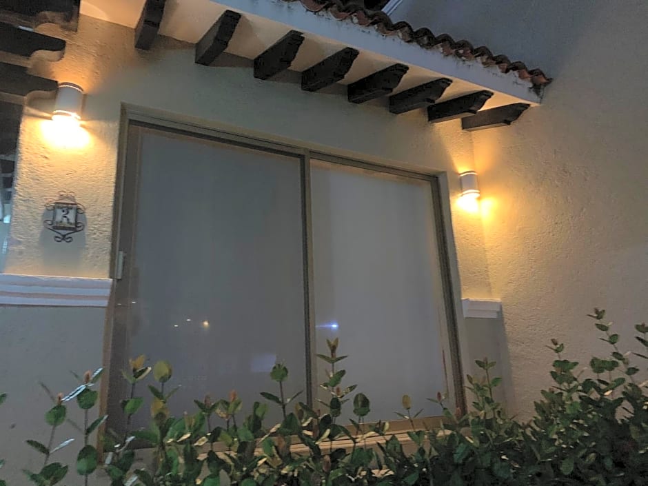 HAB PTa B ÁREA DE VILLAS DENTRO DEL HOTEL Junto al Krystal EN IXTAPA WIFI 2A 1M Con playa