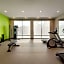 La Quinta Inn & Suites by Wyndham San Antonio Seaworld LAFB