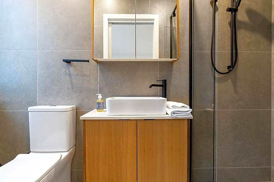 2-Storey Lumiere Townhouse with Private Courtyard - Hosted by Canstay