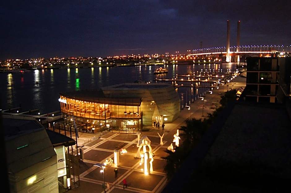 City Harbour Apartments