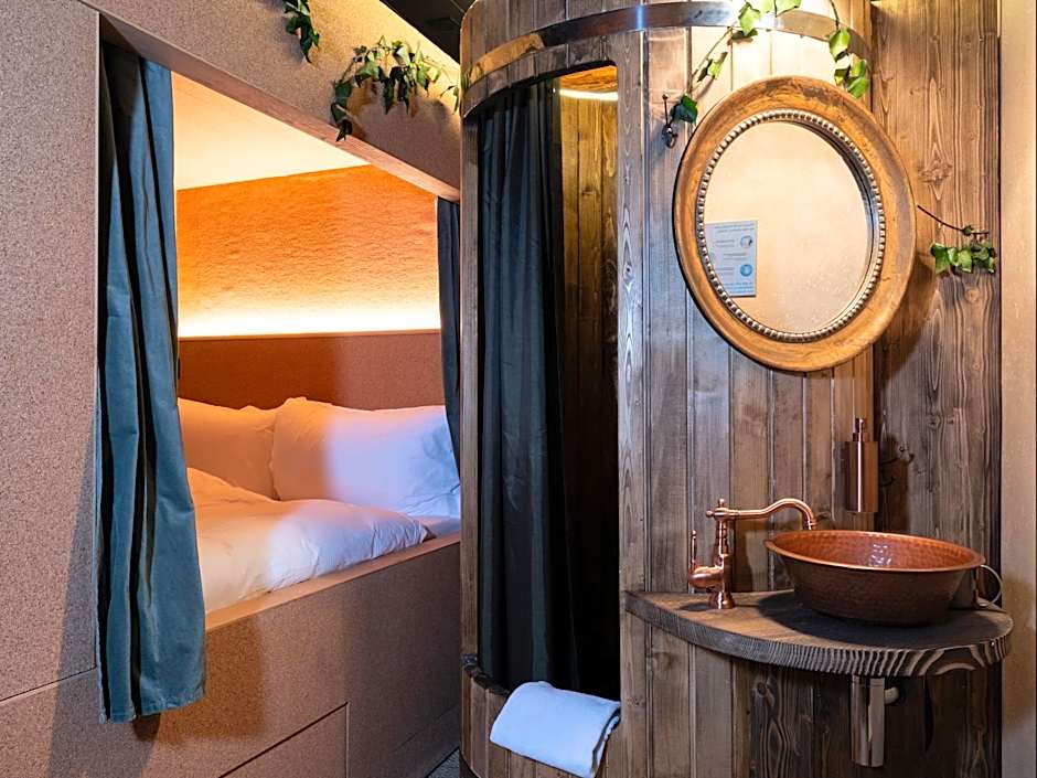 Peanut Medieval Lodge