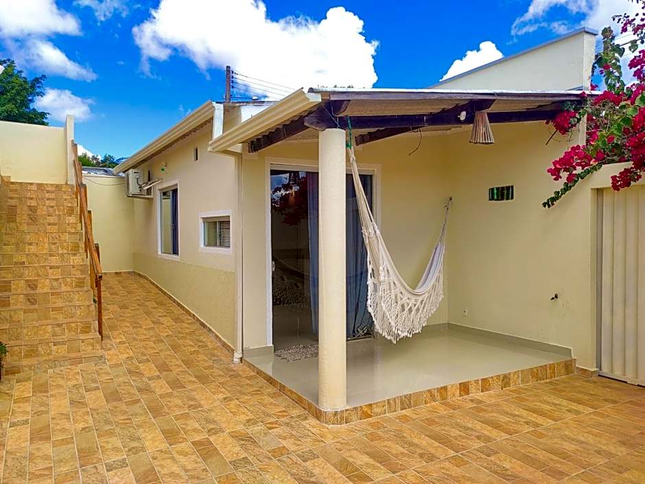 Chalé com ar condicionado e garagem