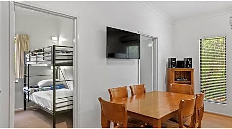 Deluxe 2 Bedroom Access Cabin – Sleeps 4
