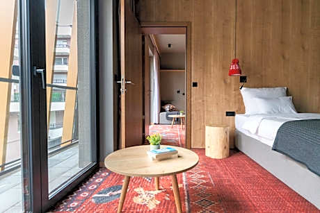 Superior Family Room Street View