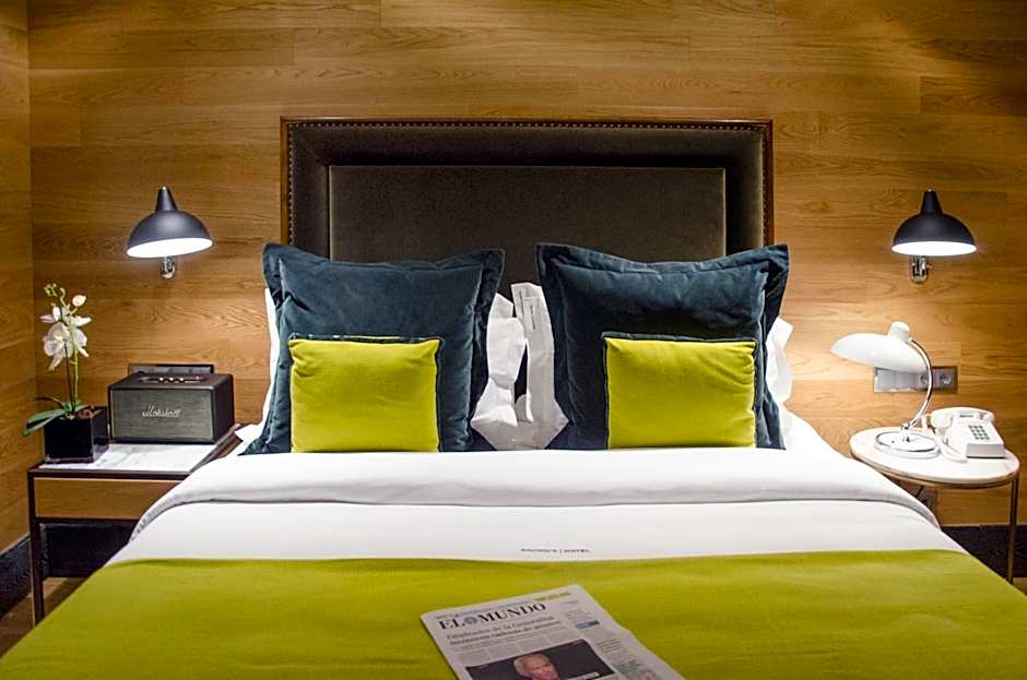 Browns Central Hotel