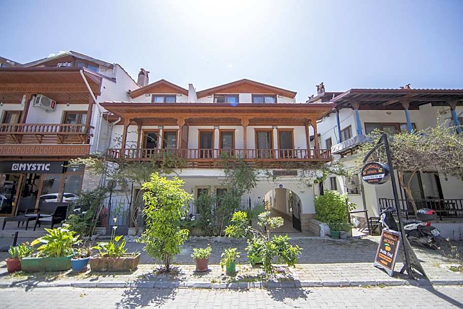 MANDALİN AKYAKA
