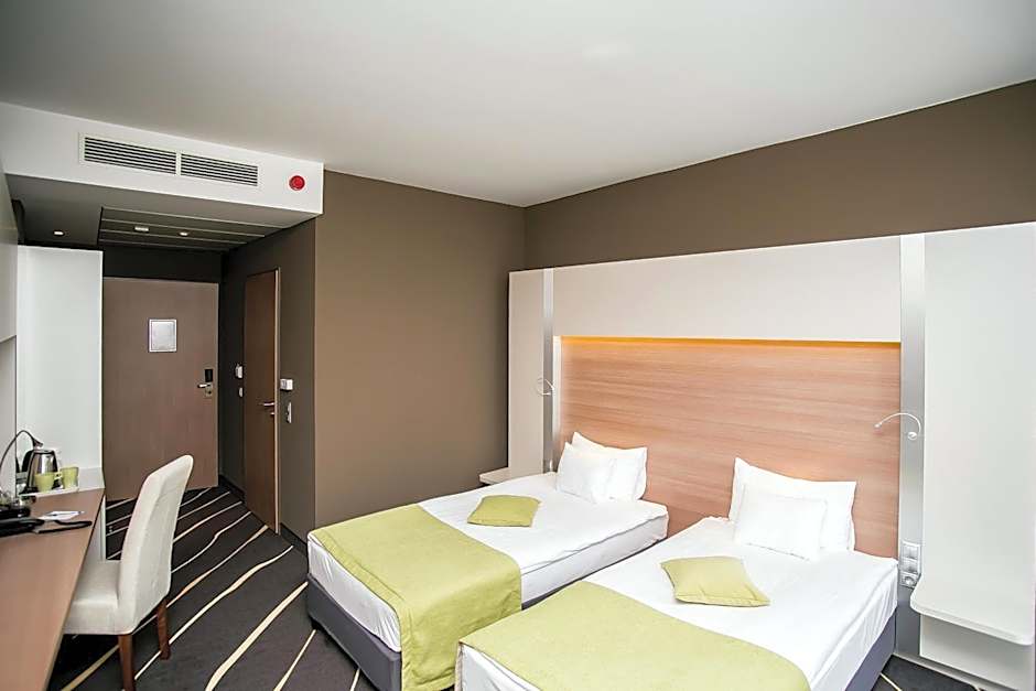 Best Western Plus Lakeside Hotel