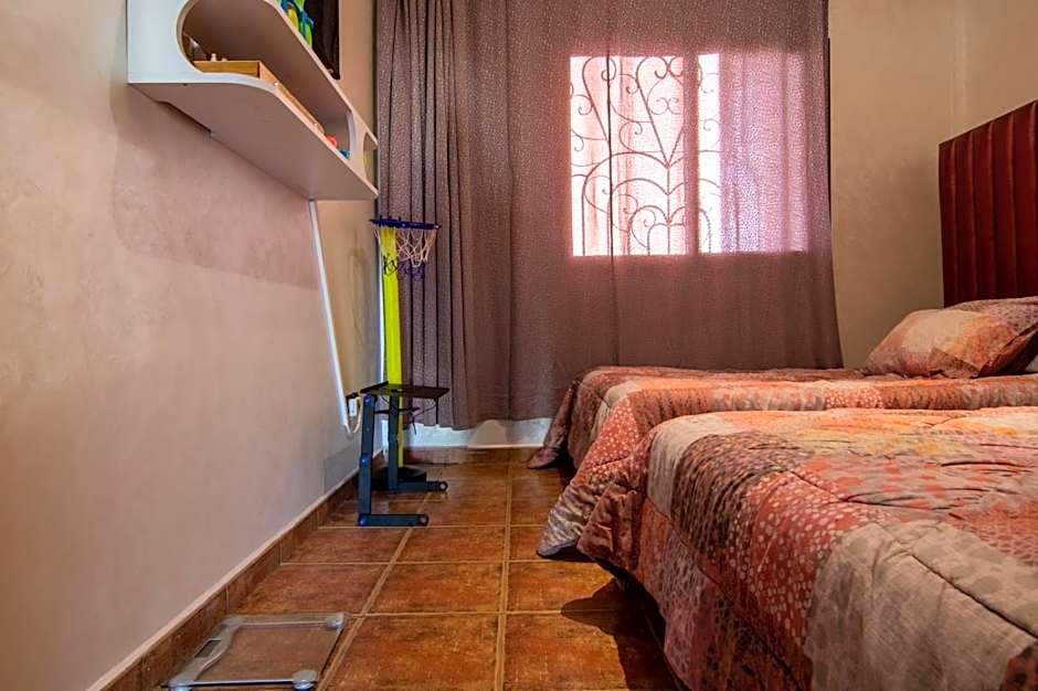 2BR Sunset Pool Beach 6 min Parking & WiFi