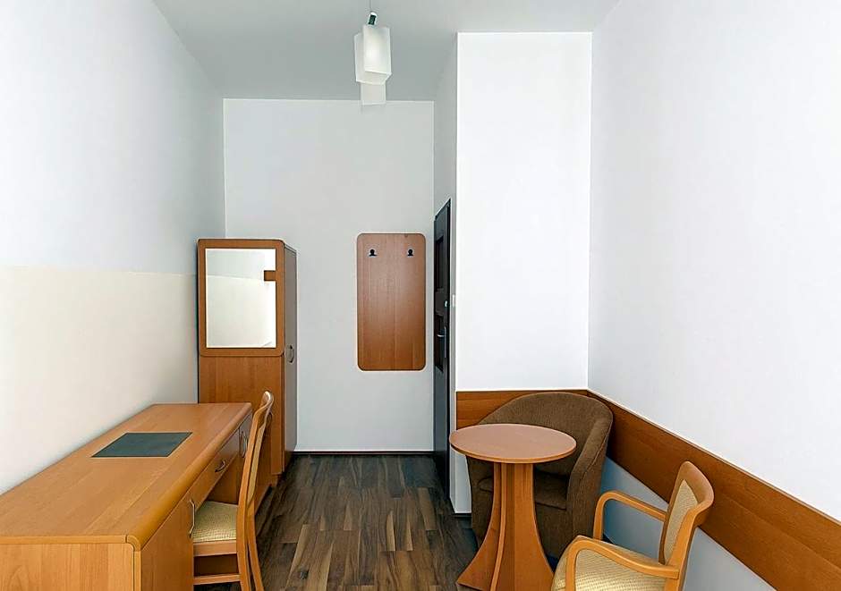 Babel Hostel, Dworzec PKP, Rynek