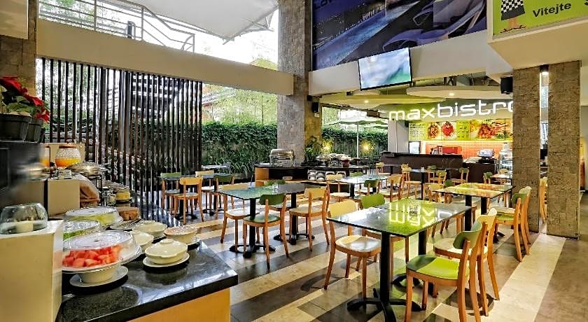 Maxonehotels At Bukit Jimbaran