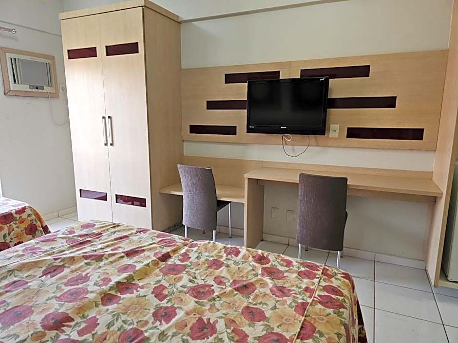 Frente ao Parque da Lagoa Quente Entrada NÃO INCLUSA Aptos Particulares com varanda