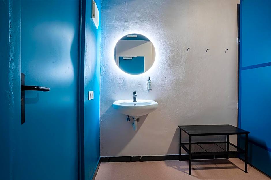 Ideal Youth Hostel