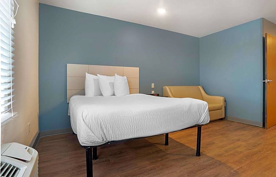Extended Stay America Select Suites - Wichita - Airport