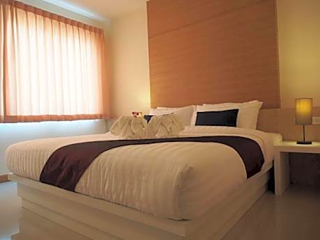 Standard Queen Room