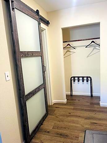 King Room - Non-Smoking