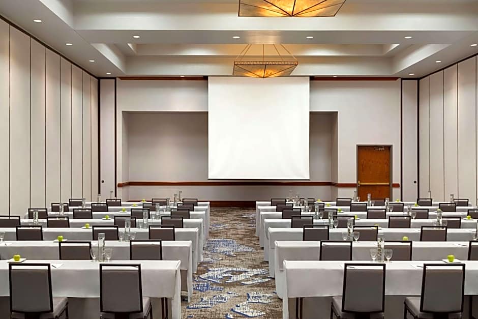 Embassy Suites By Hilton Dallas - Dfw Airport North At Outdoor World