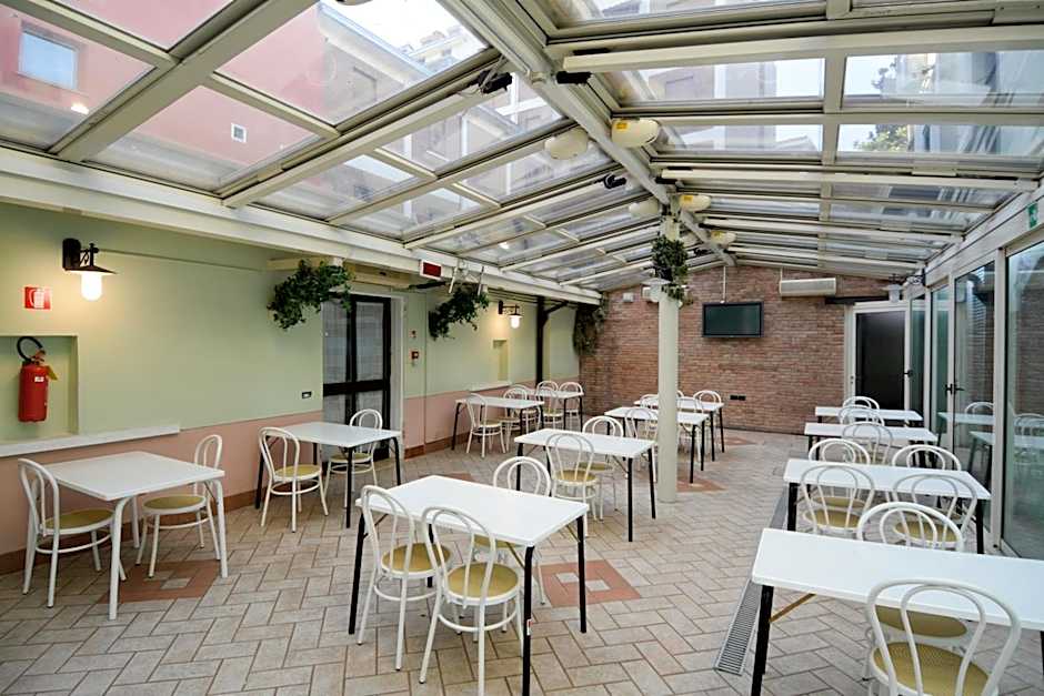 Hotel Mantegna Stazione, MantegnaHotels