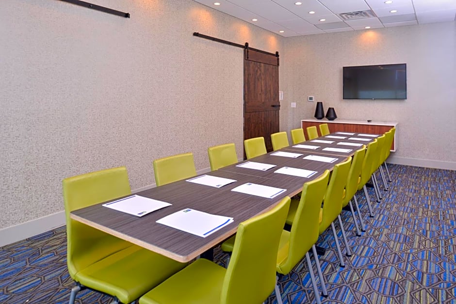 Holiday Inn Express & Suites Omaha Airport By IHG