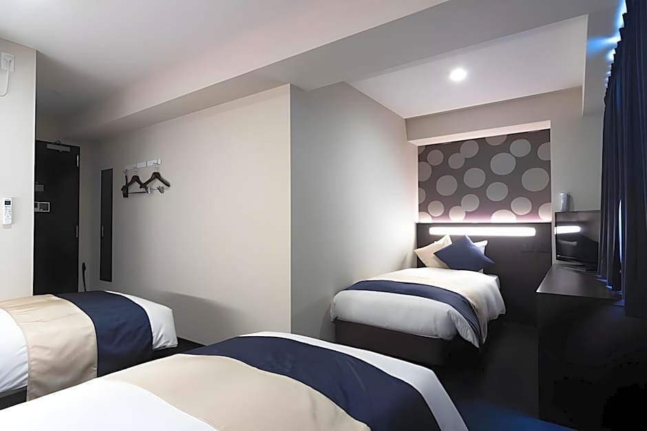 Marutamachi Crystal Hotel