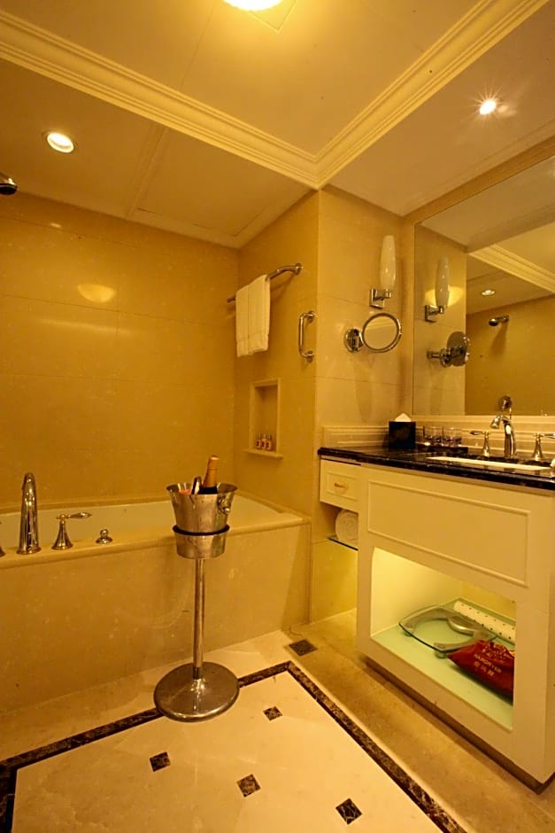 Zhongwei Green Lake Hotel Kunming