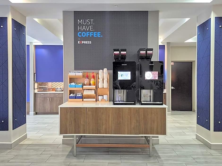 Holiday Inn Express & Suites - Cleveland Northwest By IHG