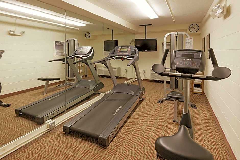 La Quinta Inn & Suites by Wyndham Warwick-Providence Airport