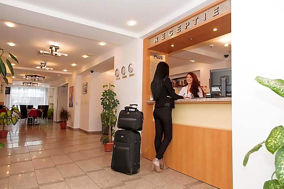 Plus Hotel