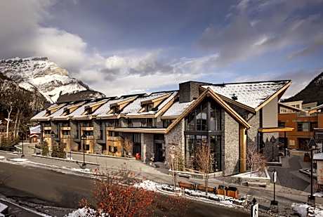 Peaks Hotel and Suites