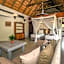 Leopard's Lair Bush Lodge