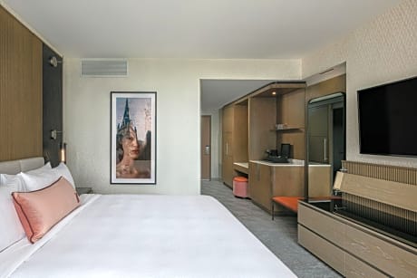 Concierge Level King Room with Skyline View