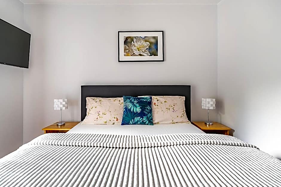 Nefryt - lodówka i czajnik w pokoju, dwa aneksy kuchenne ogólnodostępne, duży parking