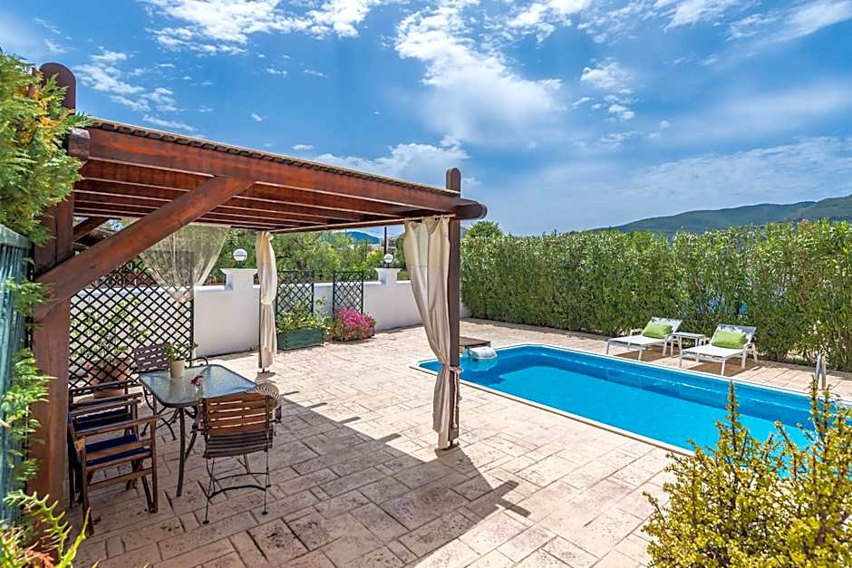 Lorenzo Villas with Private Pool, 200m from the beach, by ZanteWize