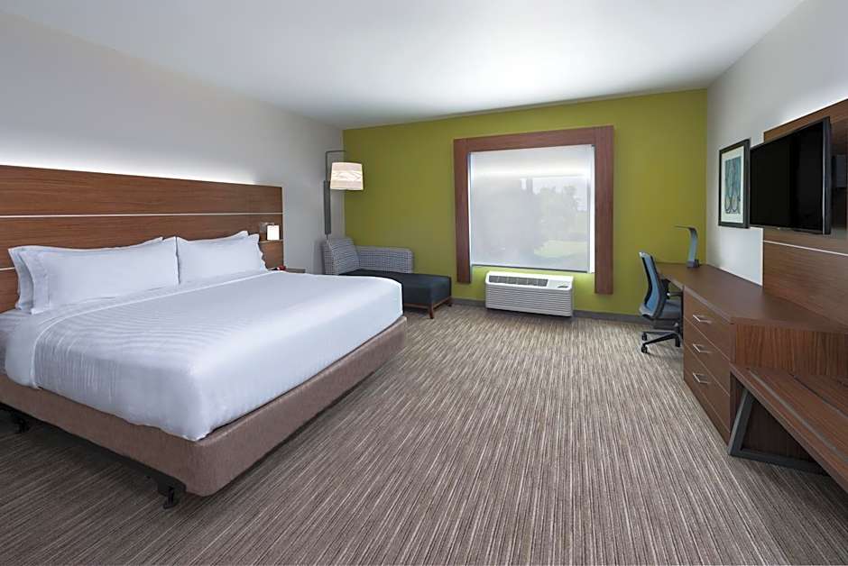 Photo 1 of 4 of 1 King Bed, Mobility Accessible, Bathtub