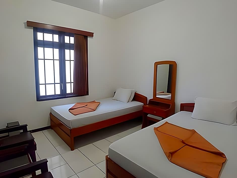 Hotel Baru Inn Batu Redpartner – Batu, ID