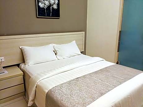 Superior Queen Room without Window