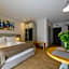Kannas Mani Luxury Suites -Adults Friendly 14 Plus