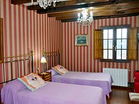 Twin Room-Ensuite with Shower